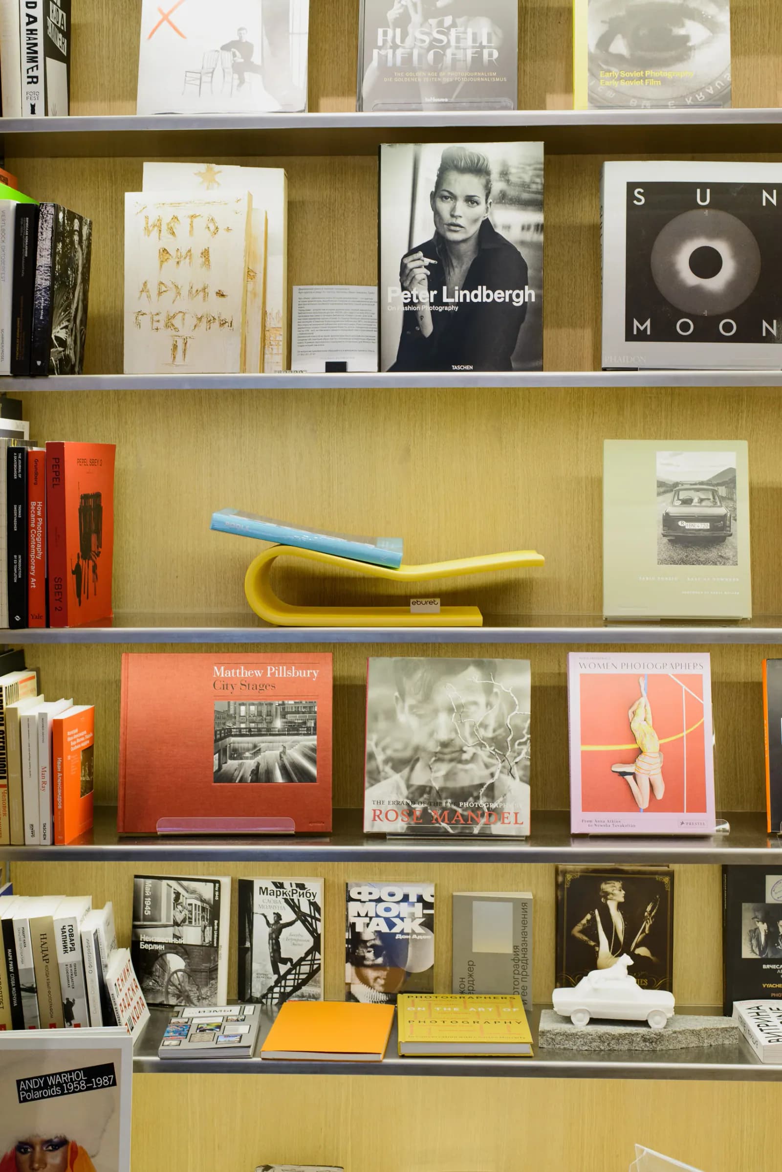 Подставка для книг для Masters Bookstore — кадр 2