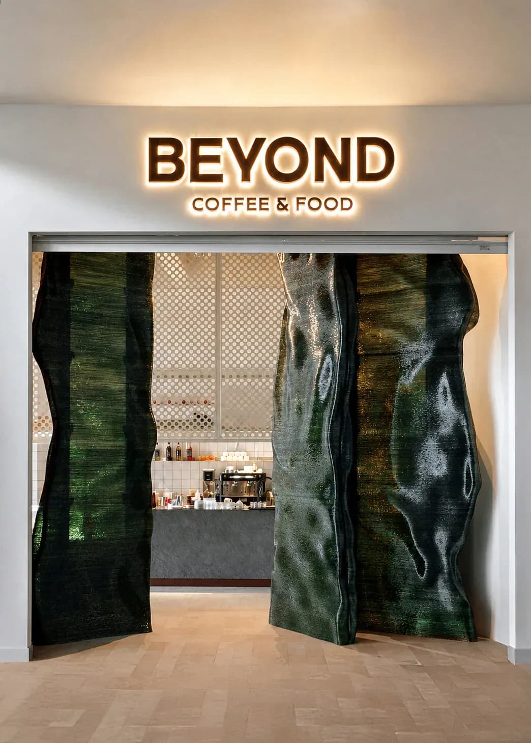 Светопронициаемые колонны для ресторана Beyond — кадр 1